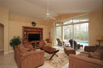 Building Photo - 2322 Butterfly Palm Dr