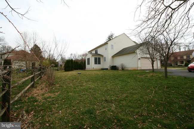Building Photo - 111 Country Ln