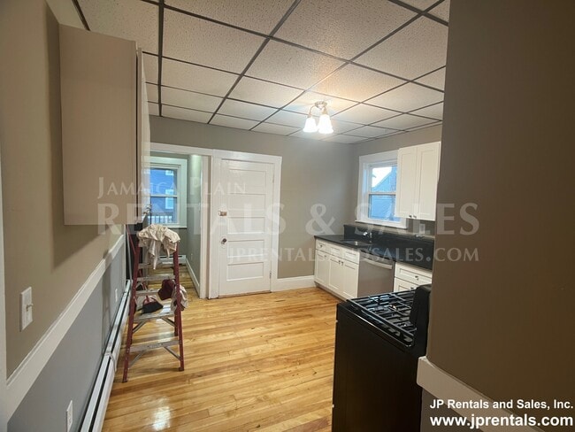 Building Photo - 63 Manthorne Rd