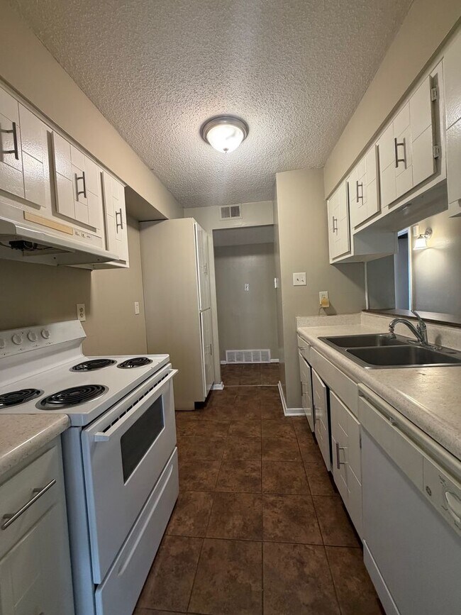 Building Photo - 2835 Los Gatos Ct