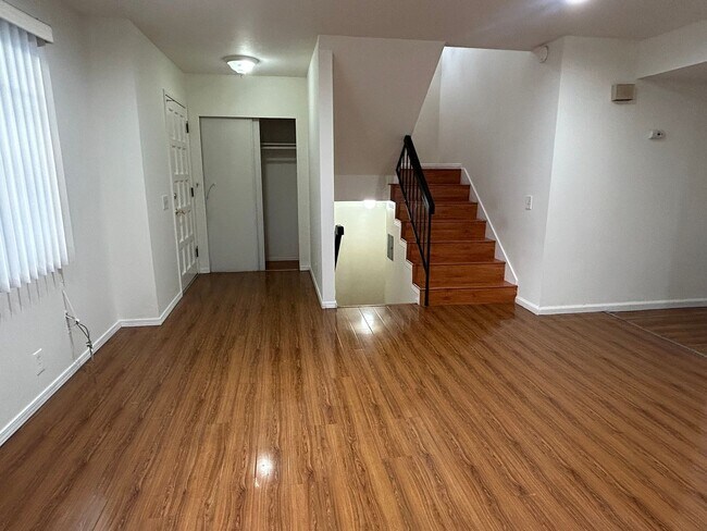 Foto del edificio - Cozy 3 bedroom Condo in the most demanded neighborhood at City of Alhambra