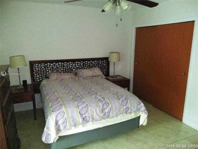 Foto del edificio - 15 NW 204th St