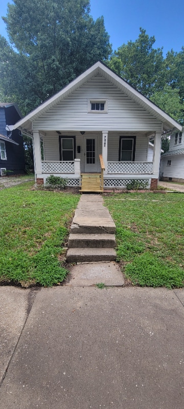 Building Photo - 706 W 75th Terrace