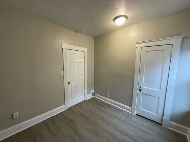 Foto del edificio - 6807 Worley Ave