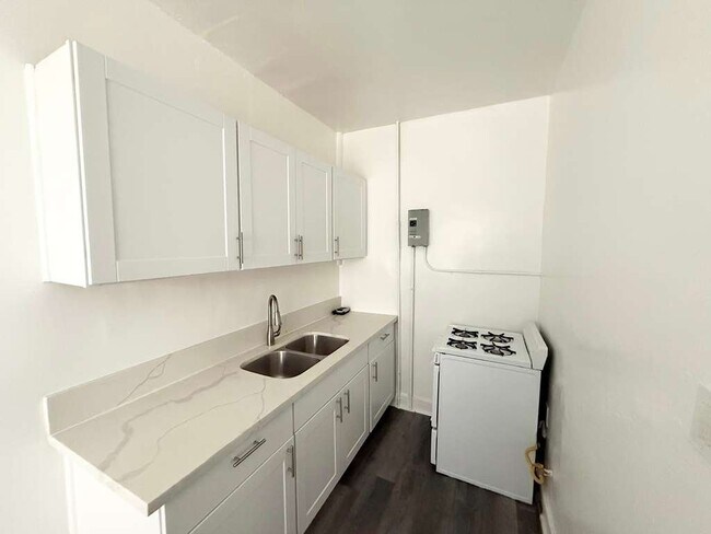 Foto del edificio - 849 S Kenmore Ave