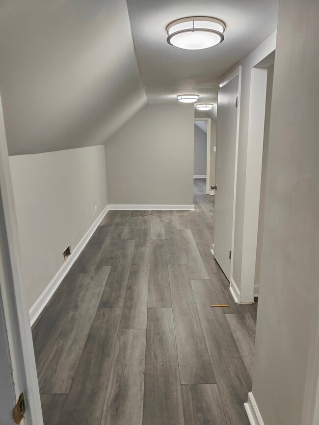 Building Photo - 1262 S Fairfield Ave