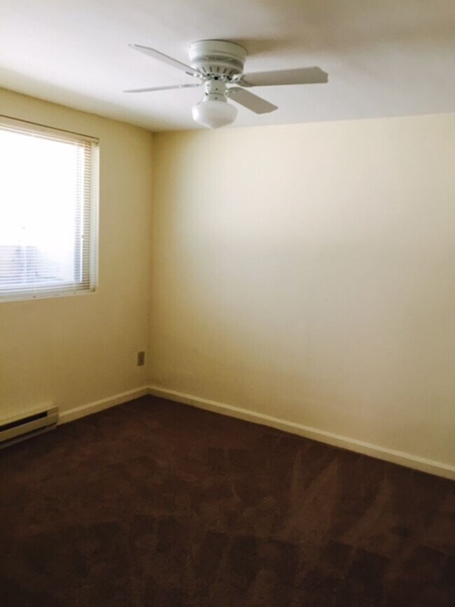 Foto del edificio - 558 Lowell Ave