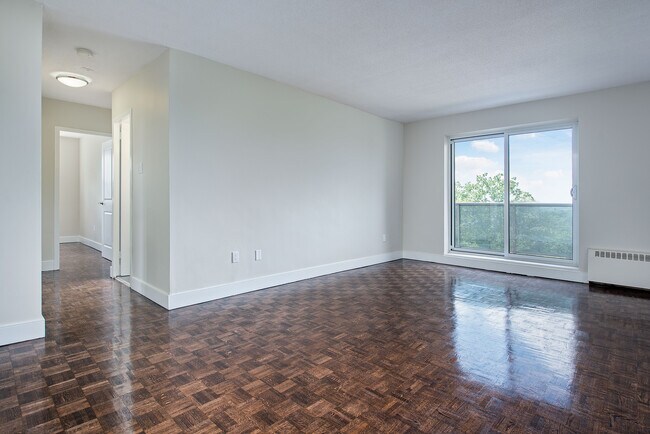 Photo du bâtiment - 1315 Silver Spear Road