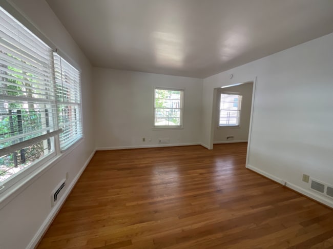 Building Photo - 911 Lindbergh Drive NE