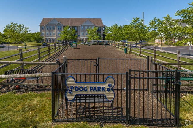 Building Photo - Pennbrook Station