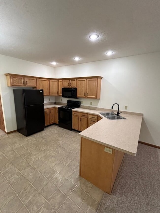 Building Photo - 1 Bedroom Apartment with Garage!