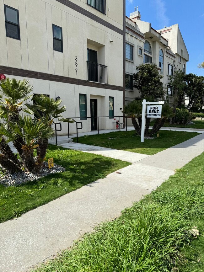 Building Photo - 3853 Inglewood Blvd