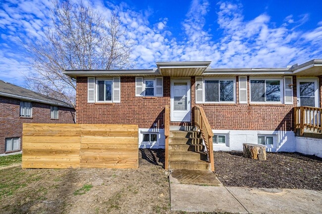 Building Photo - Newly Renovated 2BR-1BA Apartment in Glads...