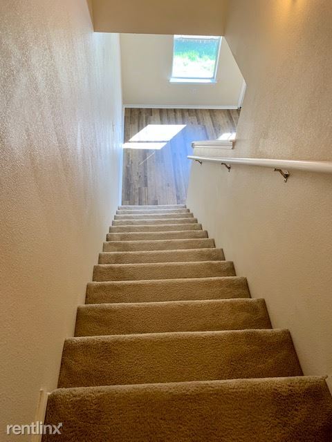 Building Photo - 3 br, 2.5 bath Duplex - 5754 Golf Heights 2