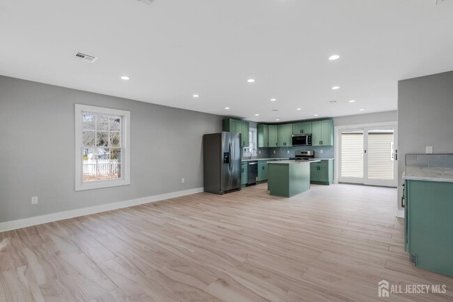 Building Photo - 20 Louis Ave