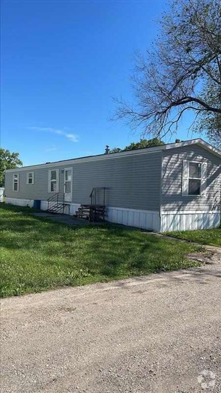 Building Photo - 1753 Rd E