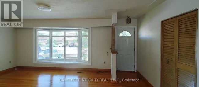 Building Photo - 11 Southill Dr