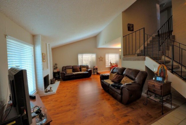 Foto del edificio - 6463 Applegate Dr