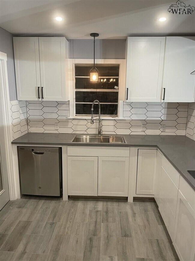 Building Photo - 4705 Reginald Dr