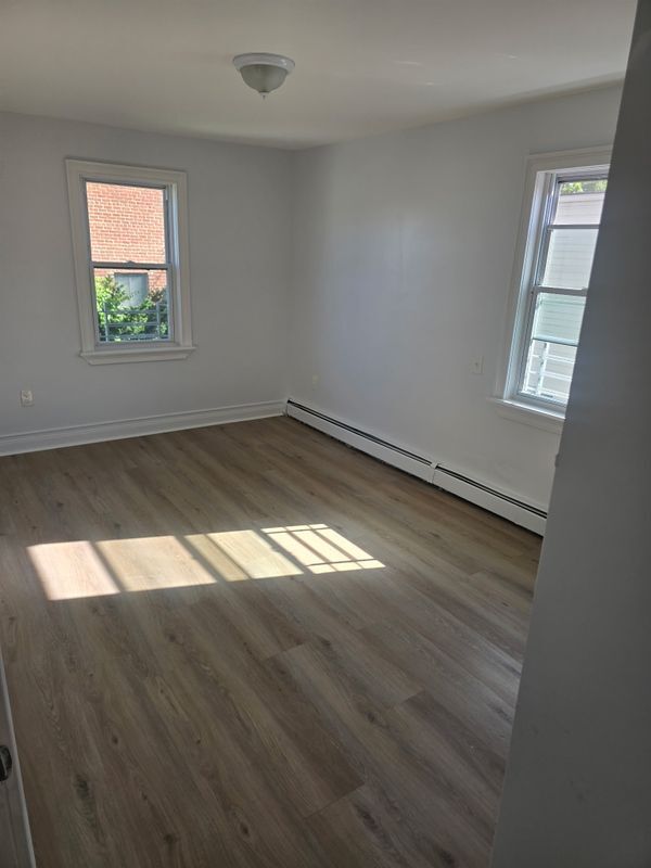 Foto del edificio - 1754 Hammersley Ave