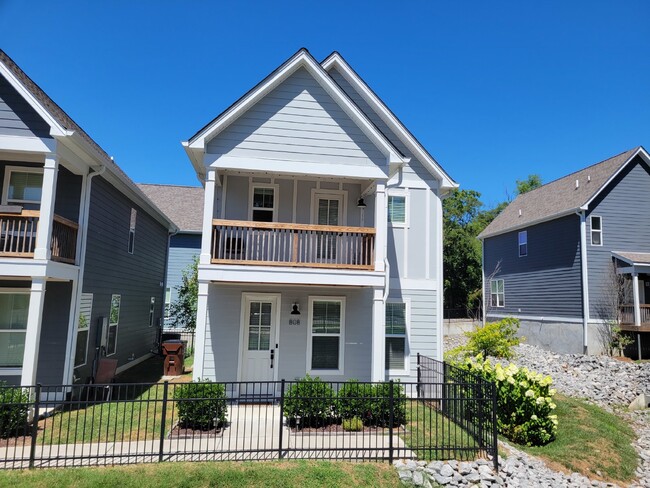 Building Photo - Cottage Home in The Briar!