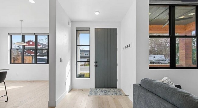 Foto del edificio - 2472 N Birchgrove Ln