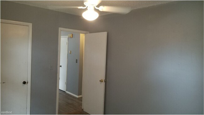 Building Photo - 2 br, 1 bath House - 6303 S Owasso Ave