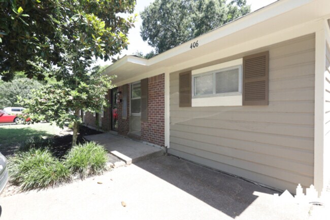 Building Photo - 406 W Bond Ave