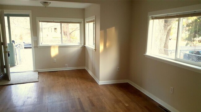 Building Photo - 415 N Loomis Avenue