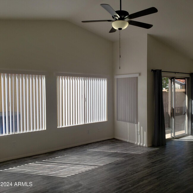 Foto del edificio - 4138 W Gary Dr