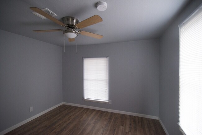 Building Photo - 1st Month Free! BEAUTIFUL 4 bed/3 bath home, Near Downtown!!