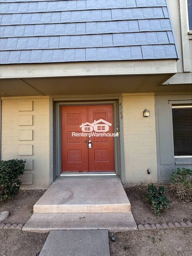 Foto del edificio - 2 BD, 2 BA, 2 Carport Townhouse - - Great Central Phoenix location!