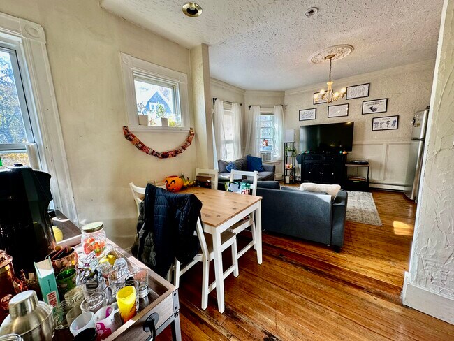 Foto del edificio - 93 Hillside St