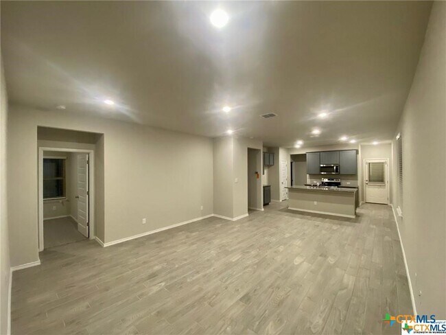 Foto del edificio - 2440 Dielman Dr