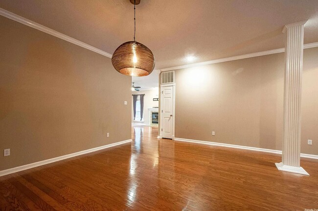Building Photo - 20 Bouresse Dr