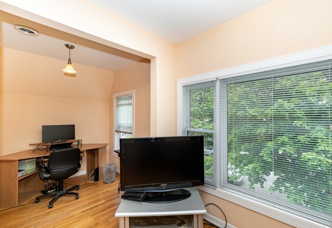 Office area off living room - 5909 W Leland Ave