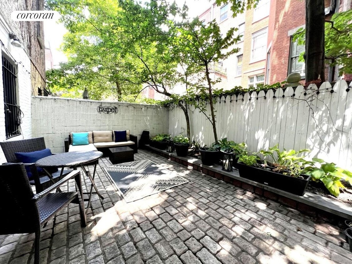 Primary Photo - 25 W 70th St