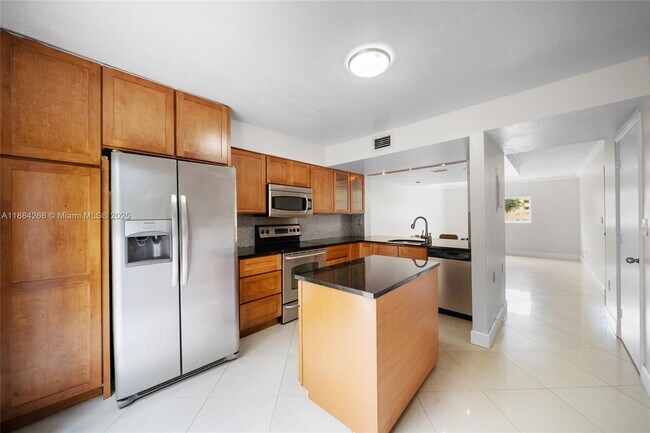 Foto del edificio - 8240 SW 149th Ct