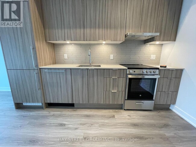 Building Photo - 430-430 Square One Dr
