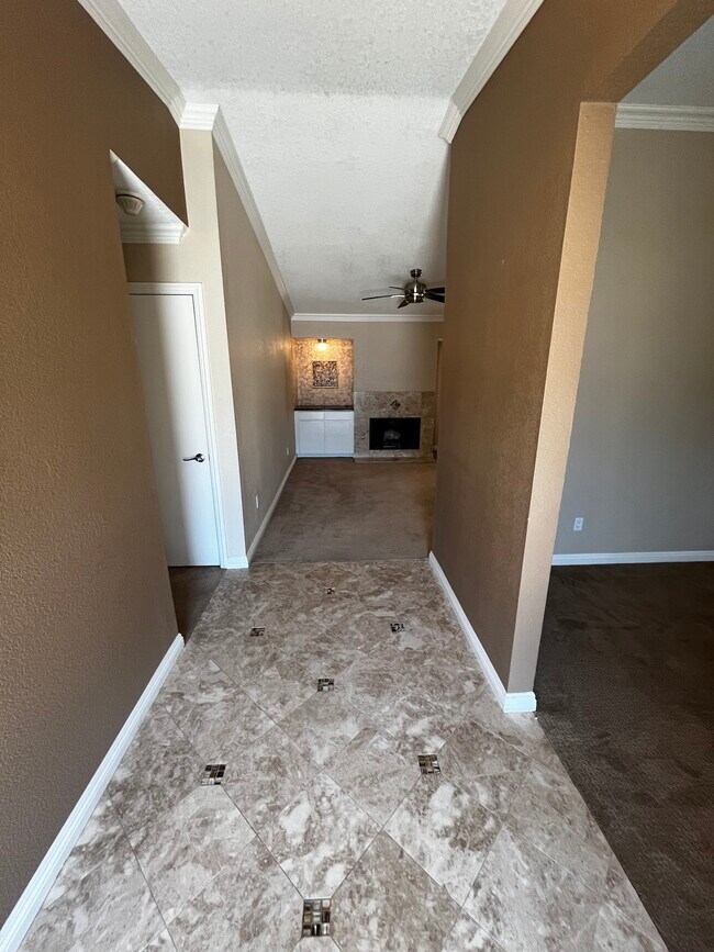 Foto del edificio - 2266 N Los Alamos Rd