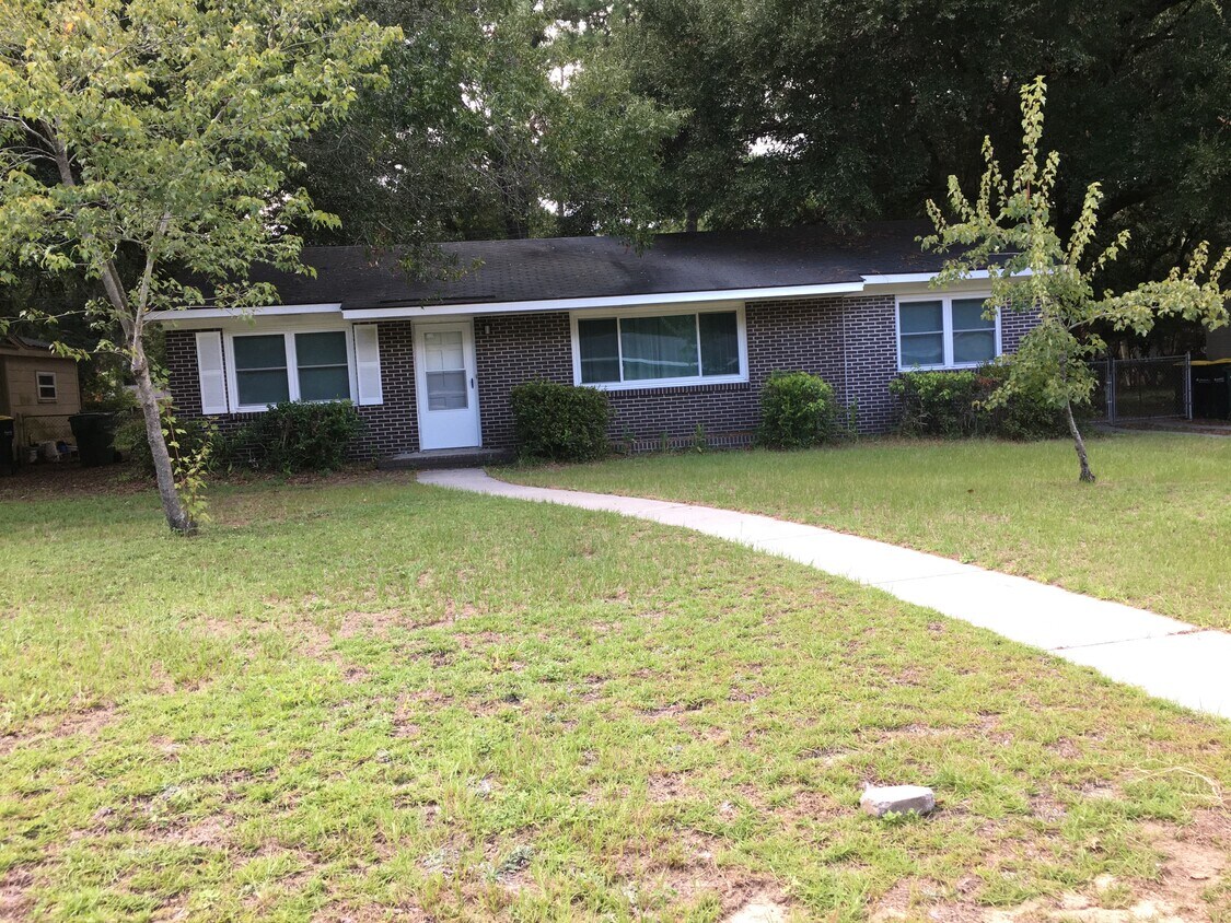 Primary Photo - 17 Delta Cir