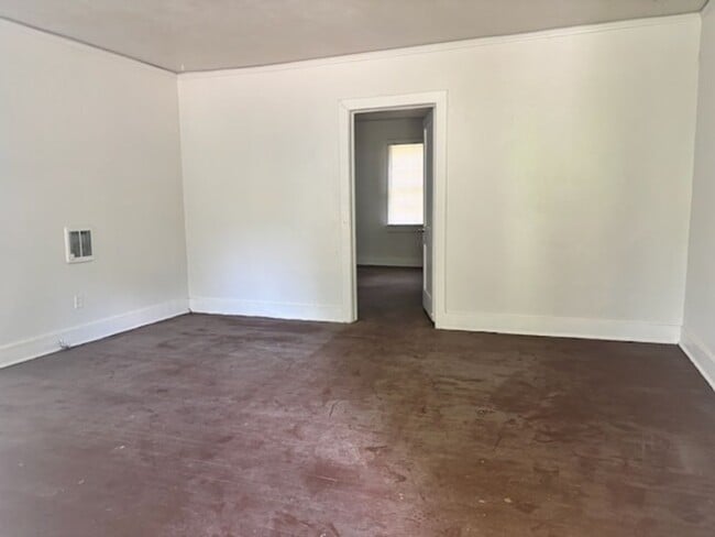 Building Photo - 320 Heloise St