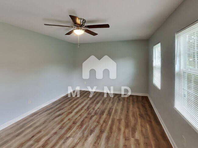 Building Photo - 1717 Collier Dr