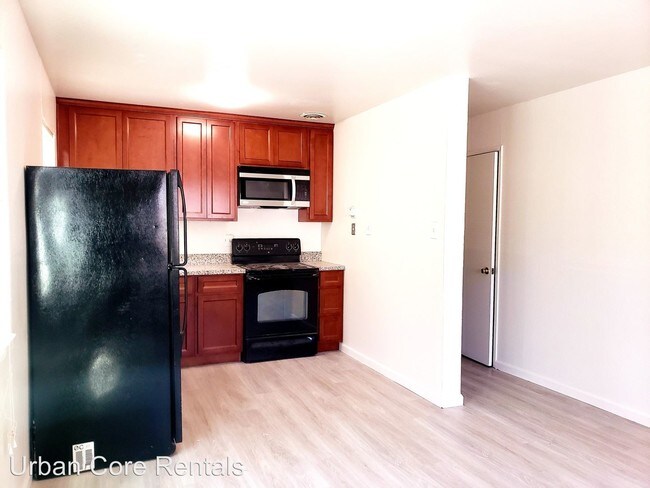 Building Photo - 2714 San Fernando Way
