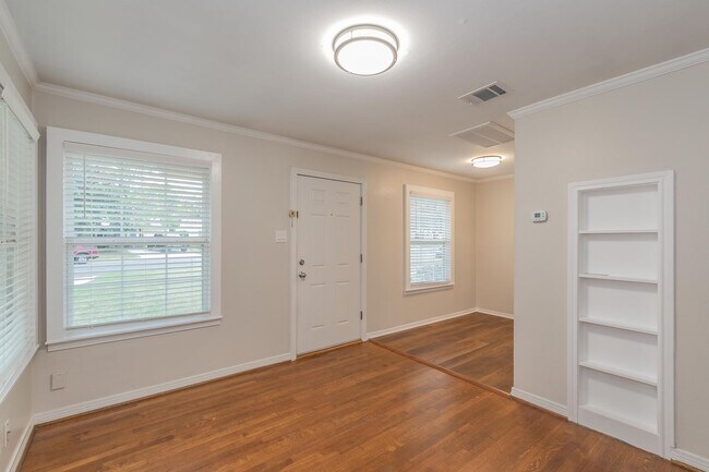 Building Photo - Updated One Bedroom, One Bath in Ridglea