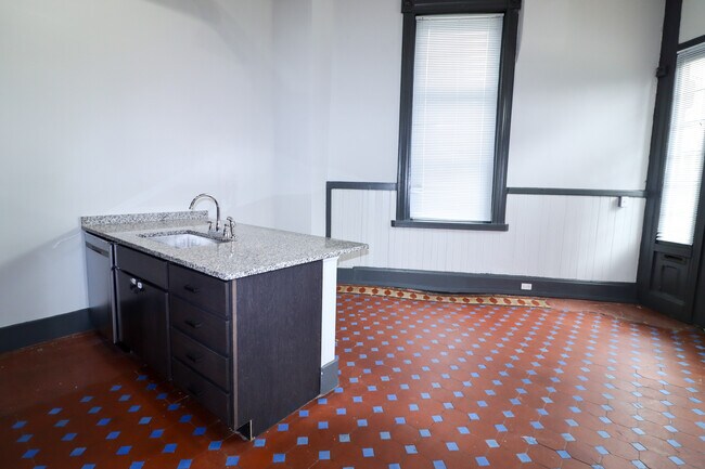 Foto del edificio - 1 W McMillan St