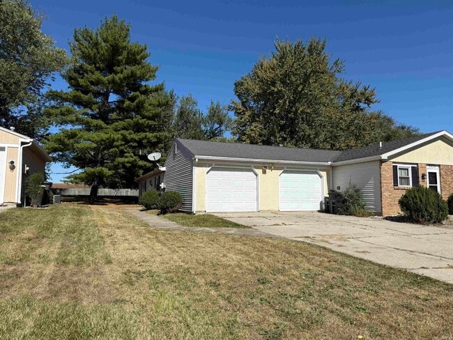 Building Photo - 3333 Kendale Dr