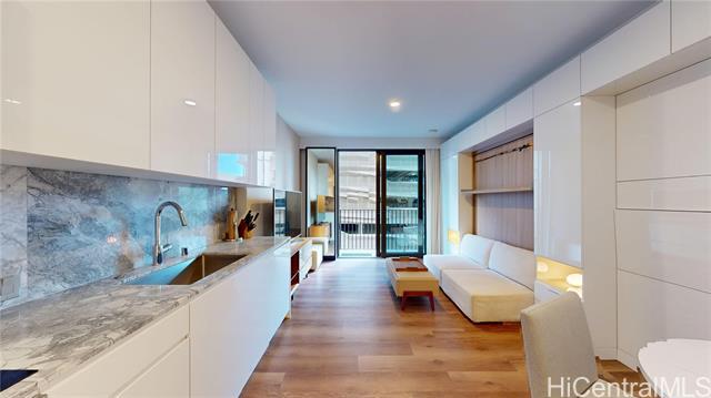 Building Photo - 987 Queen St