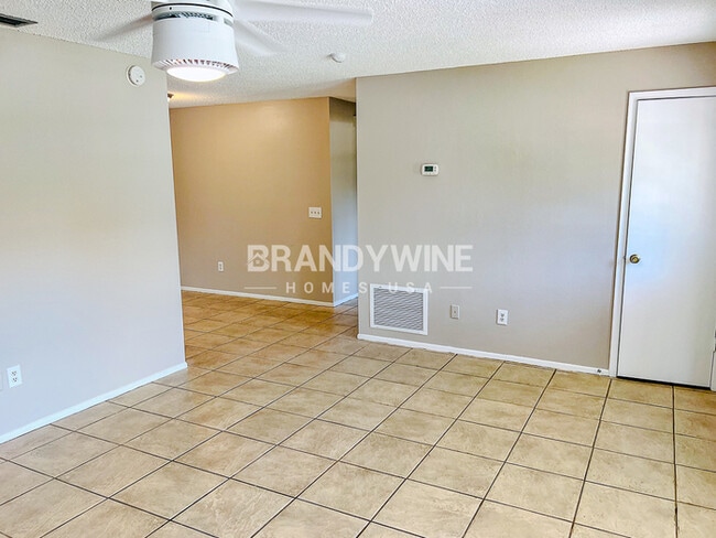 Building Photo - *** 1 month FREE RENT!!! ***