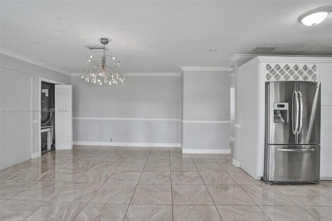Building Photo - 865 Fairway Dr